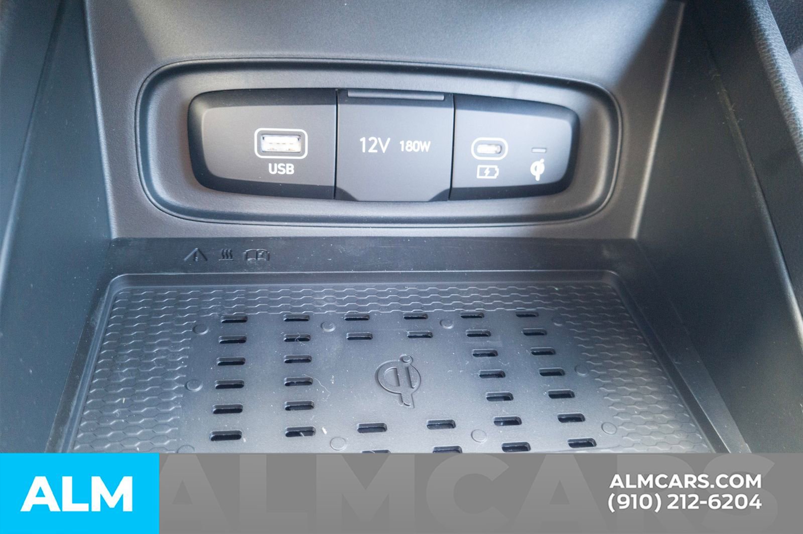 Used 2025 Hyundai Venue Limited image 24