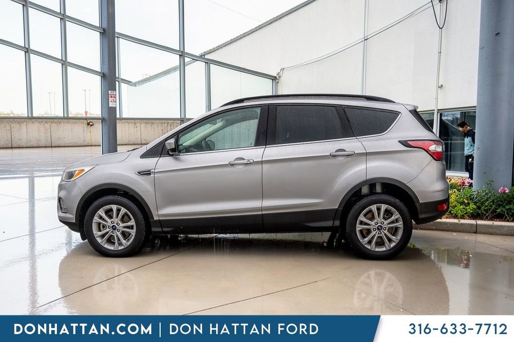Used 2018 Ford Escape SE image 2