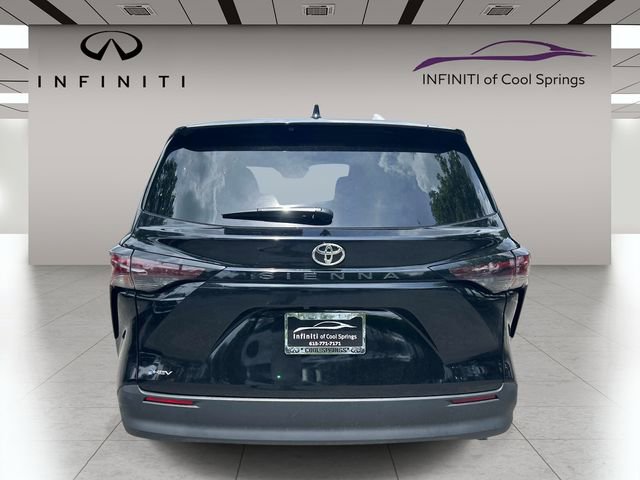 Used 2026 Toyota Sienna LE FWD image 6