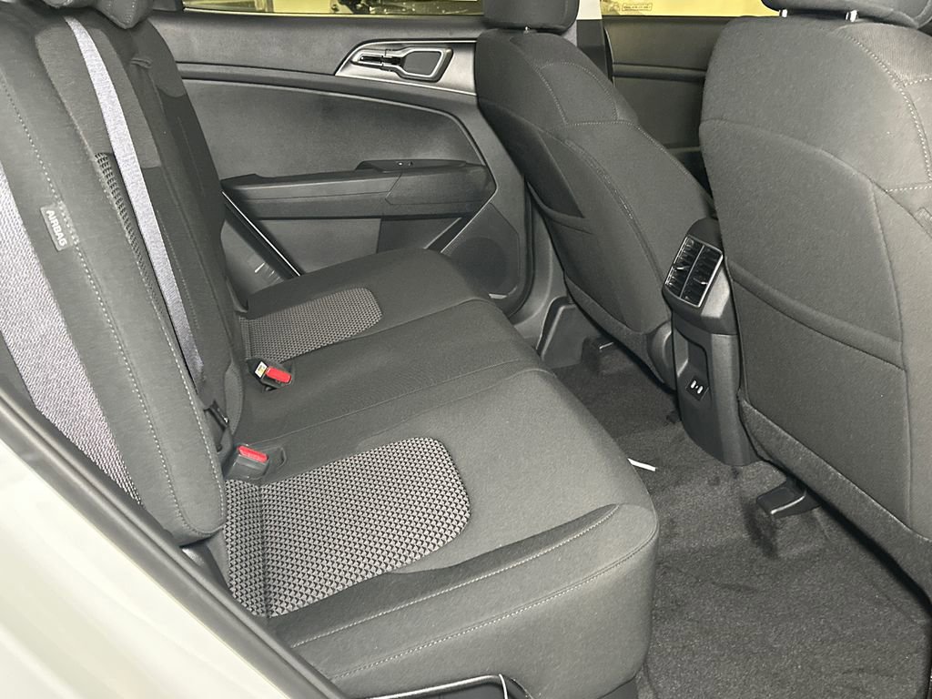 New 2026 Kia Sportage LX image 12