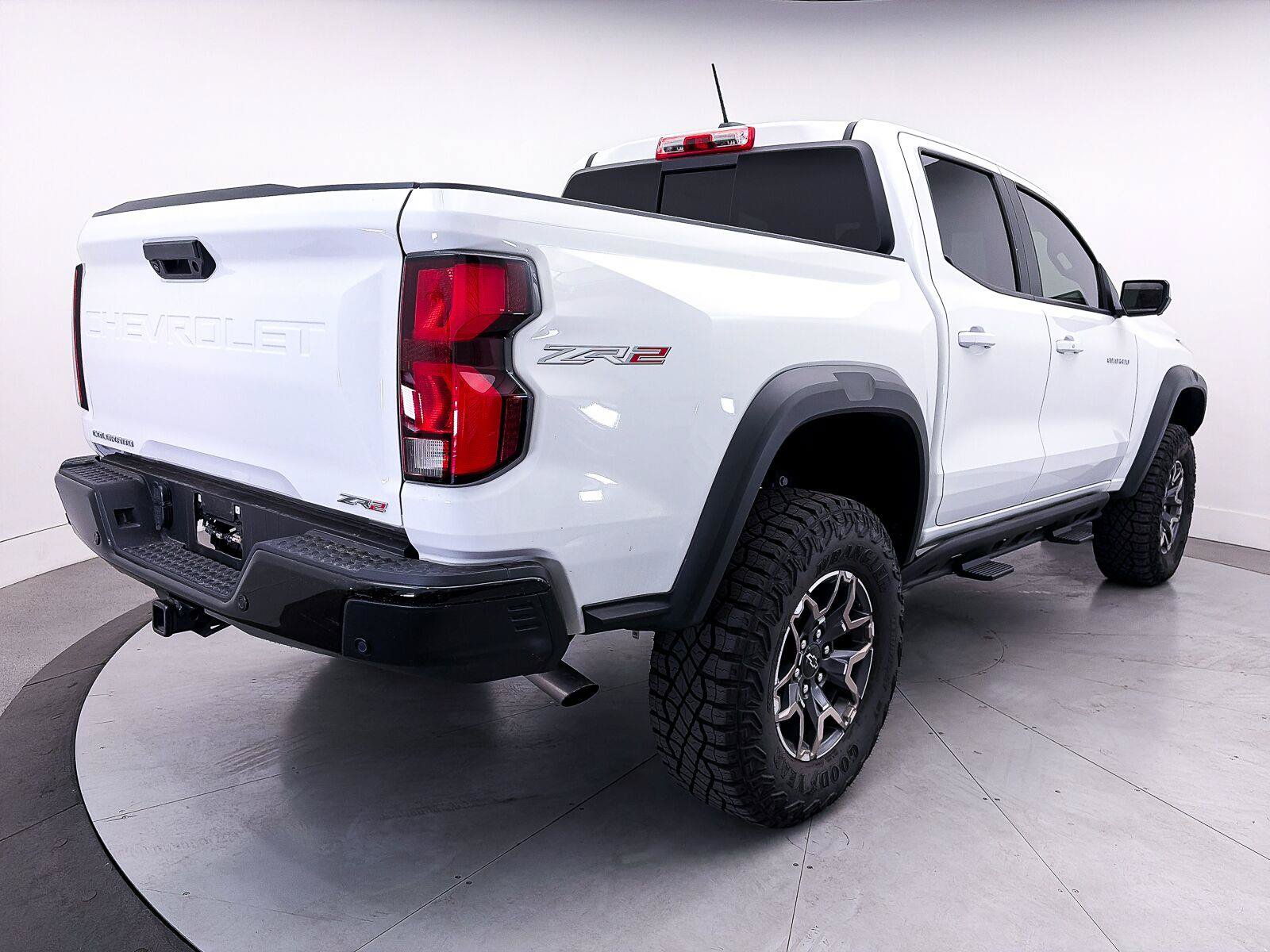 Used 2024 Chevrolet Colorado ZR2 w/ ZR2 Convenience Package III AWD/4WD image 19