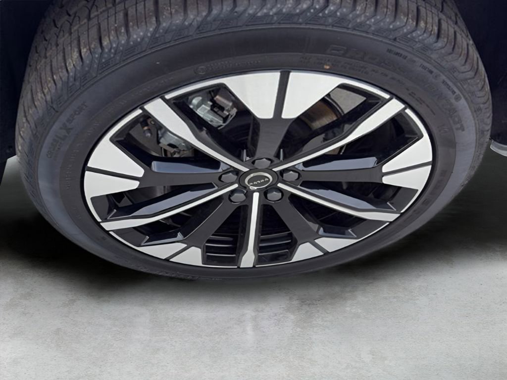 New 2026 Volvo XC60 B5 Plus w/ Protection Package Premier AWD/4WD image 19