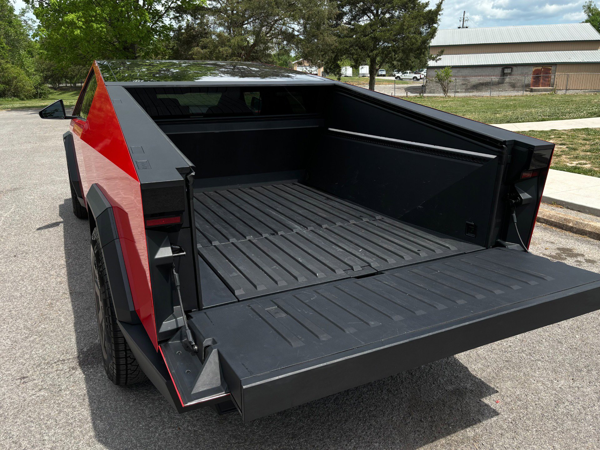 Used 2024 Tesla Cybertruck AWD Crew Cab image 8