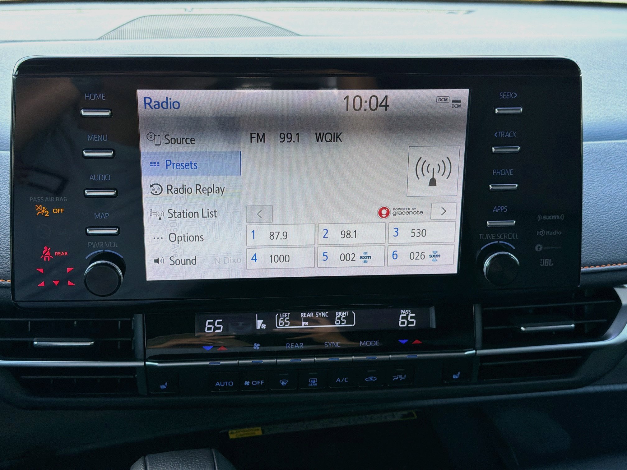 Used 2024 Toyota Sienna XSE w/ XSE Plus Package FWD image 33