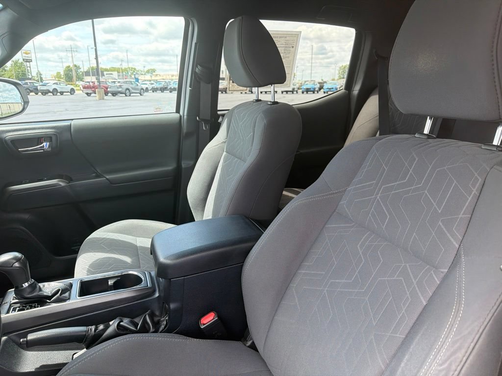 Used 2019 Toyota Tacoma TRD Off-Road AWD/4WD image 12