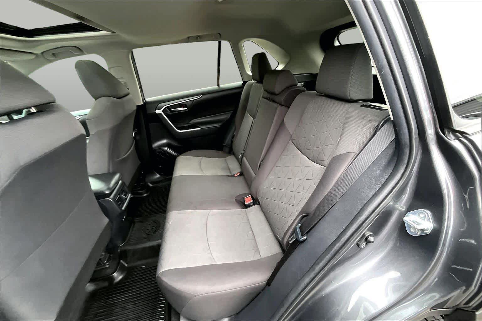 Certified 2021 Toyota RAV4 XLE w/ Convenience Package AWD/4WD image 20