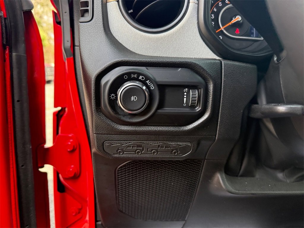 Used 2025 Jeep Wrangler Willys image 17