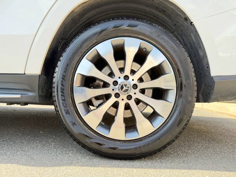 Used 2018 Mercedes-Benz GLS 450 4MATIC image 40