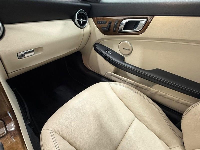 Used 2015 Mercedes-Benz SLK 250 image 13