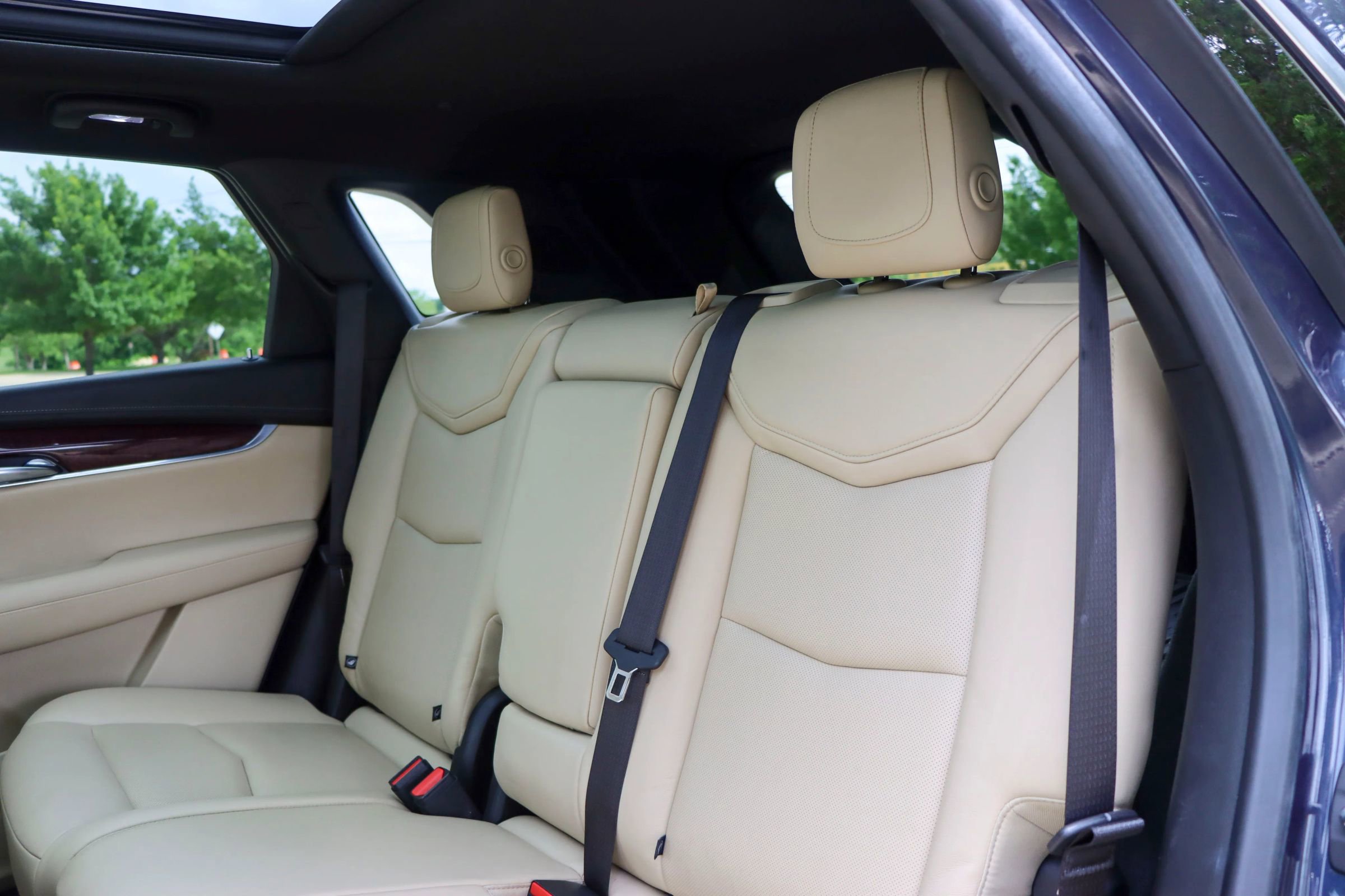 Used 2018 Cadillac XT5 Luxury w/ Driver Awareness Package FWD image 17