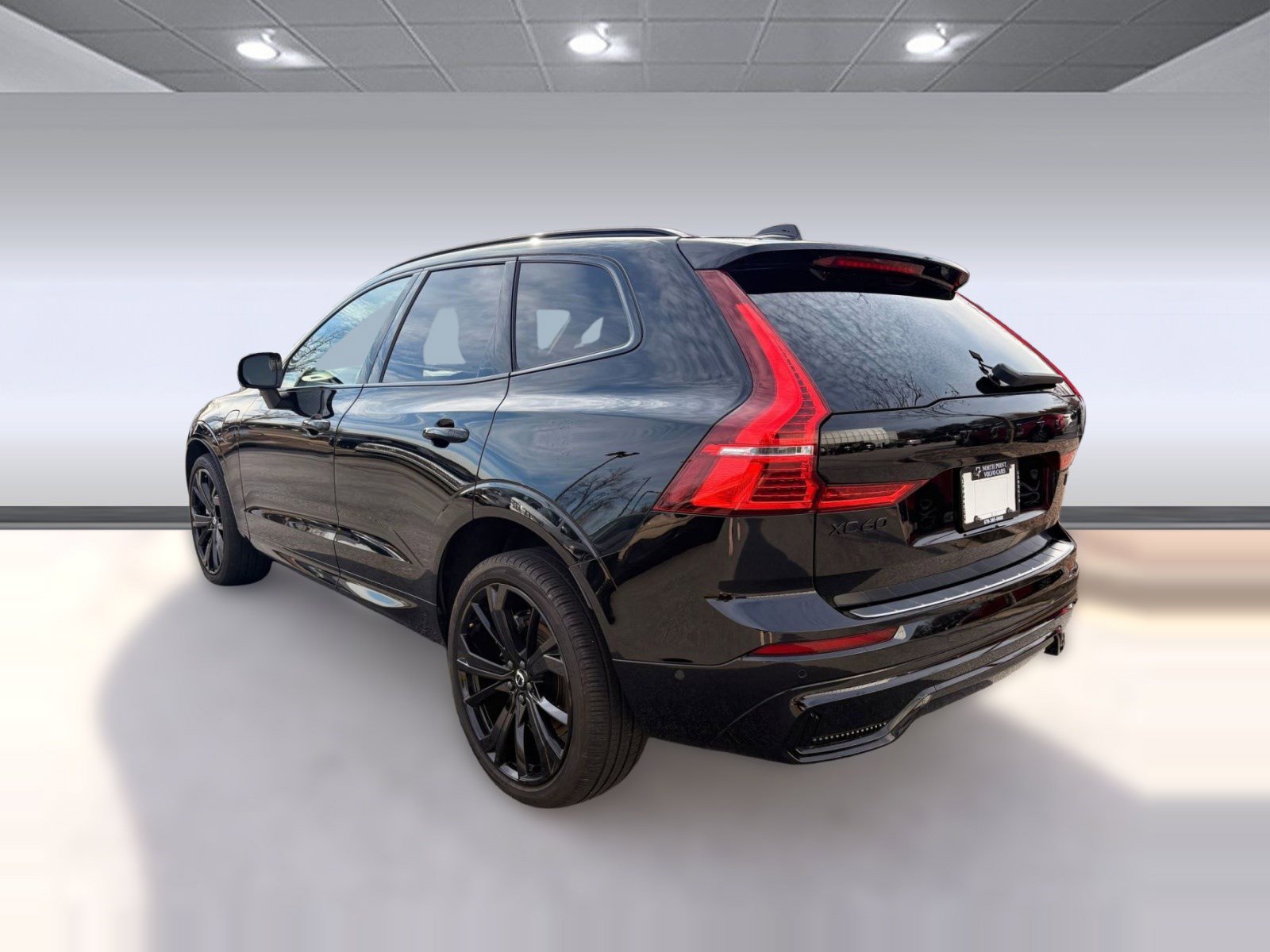 Certified 2024 Volvo XC60 T8 Ultimate w/ Protection Package Premier image 3