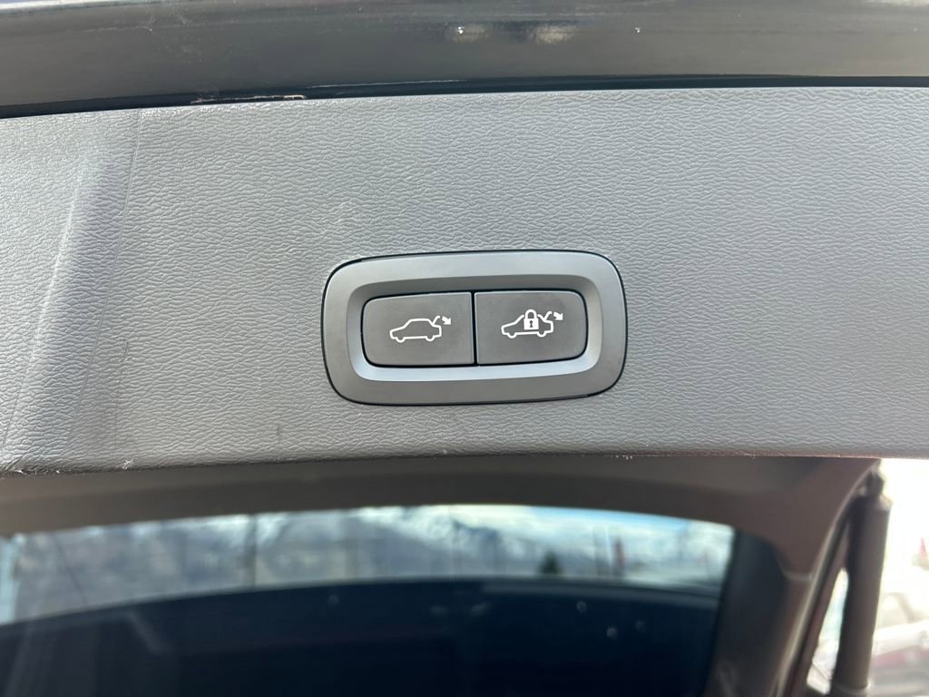 Used 2019 Volvo XC40 T5 Momentum image 33