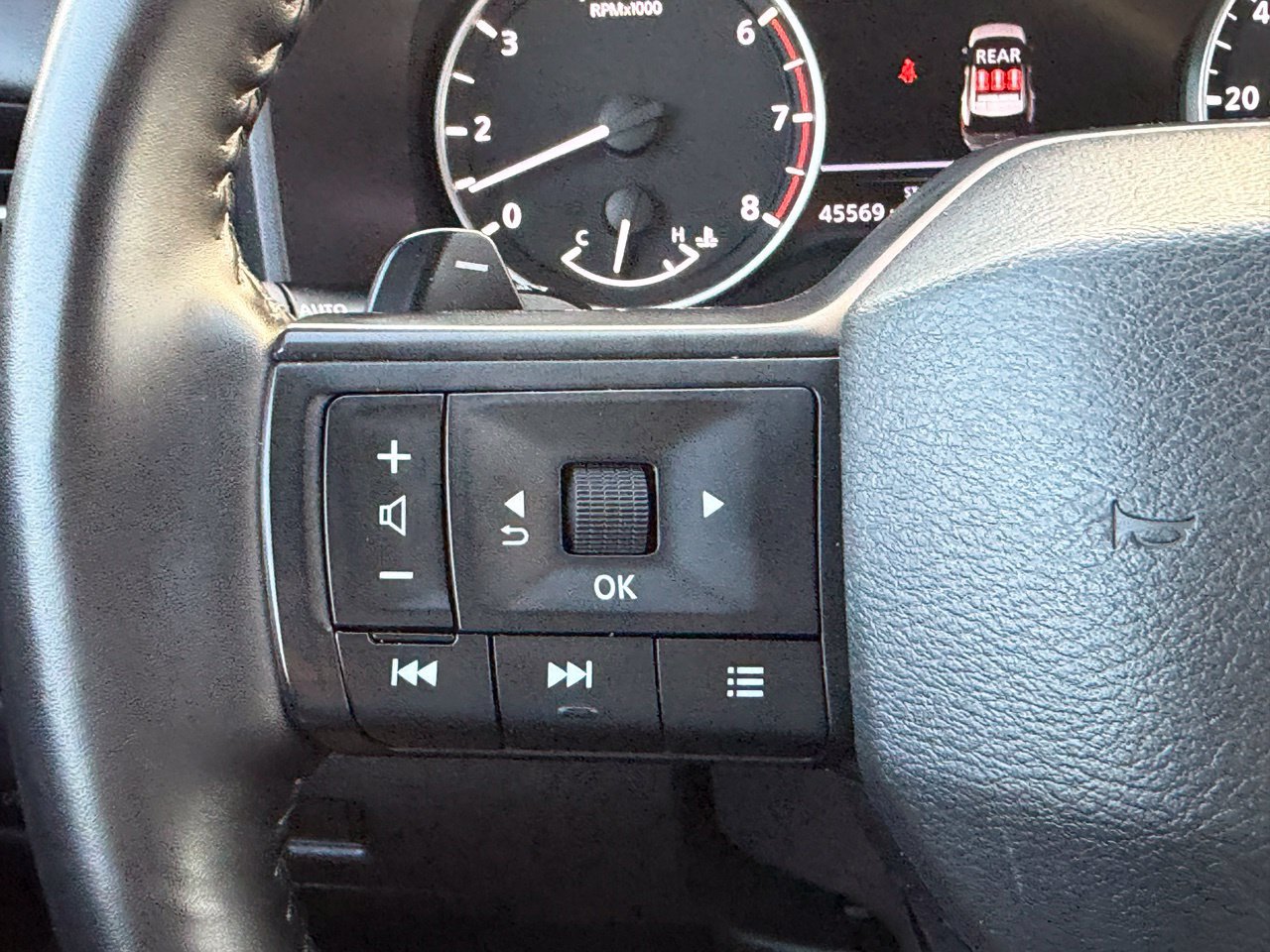 Certified 2025 Nissan Rogue SV FWD image 15