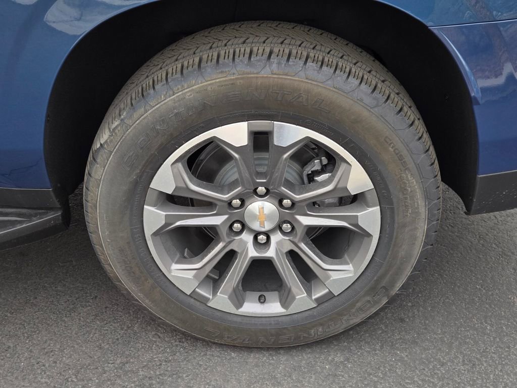 New 2025 Chevrolet Suburban LT w/ Comfort Package AWD/4WD image 5