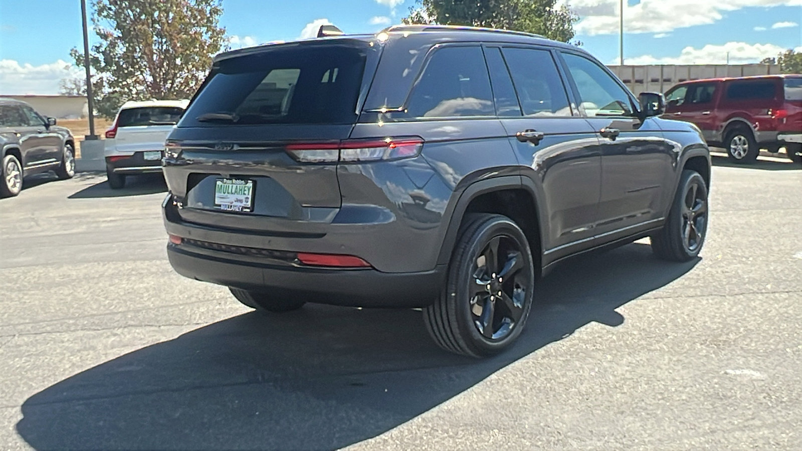 New 2025 Jeep Grand Cherokee Altitude image 3