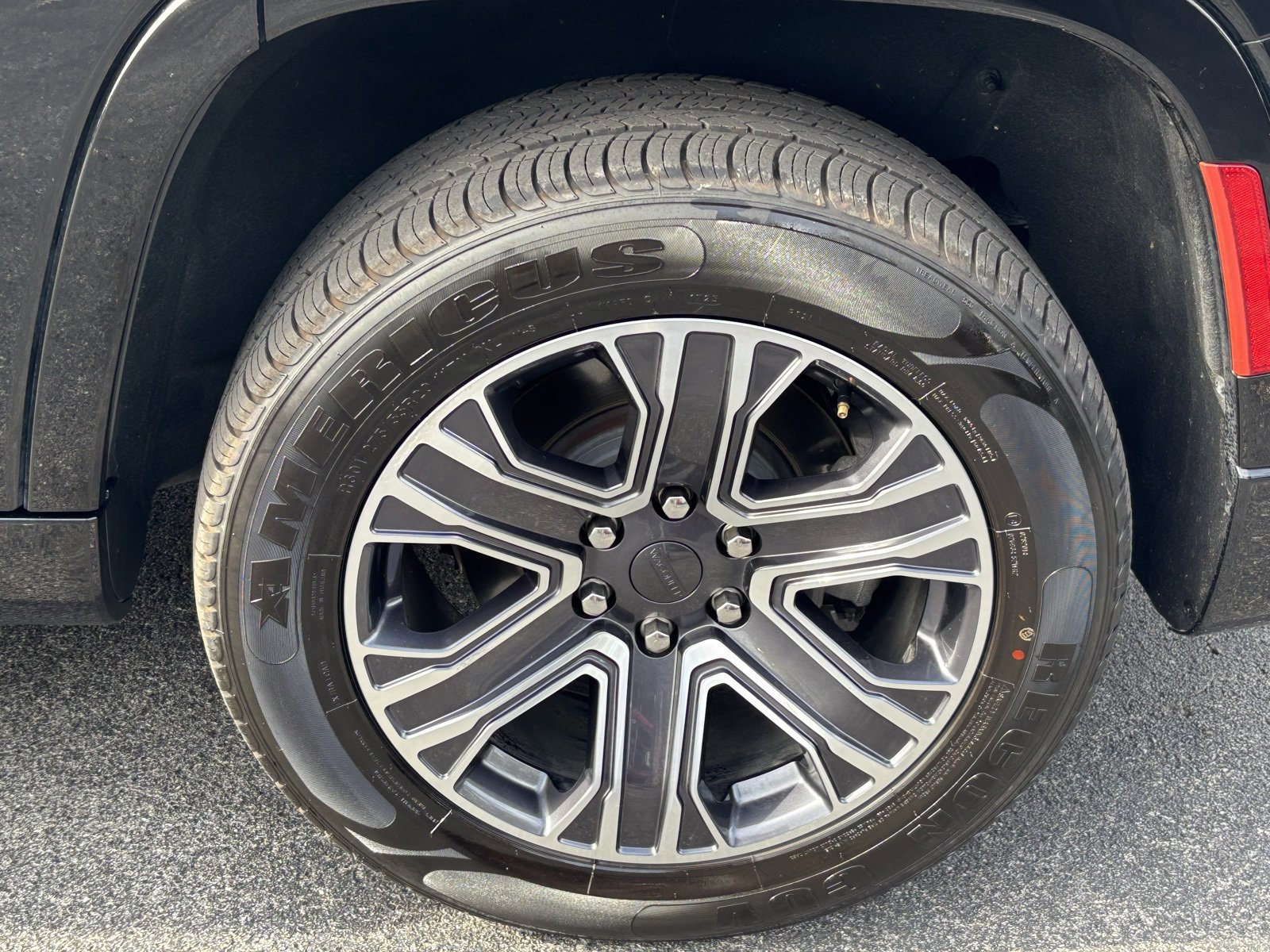 Used 2024 Jeep Wagoneer Series II w/ Flexible Seating Group image 13