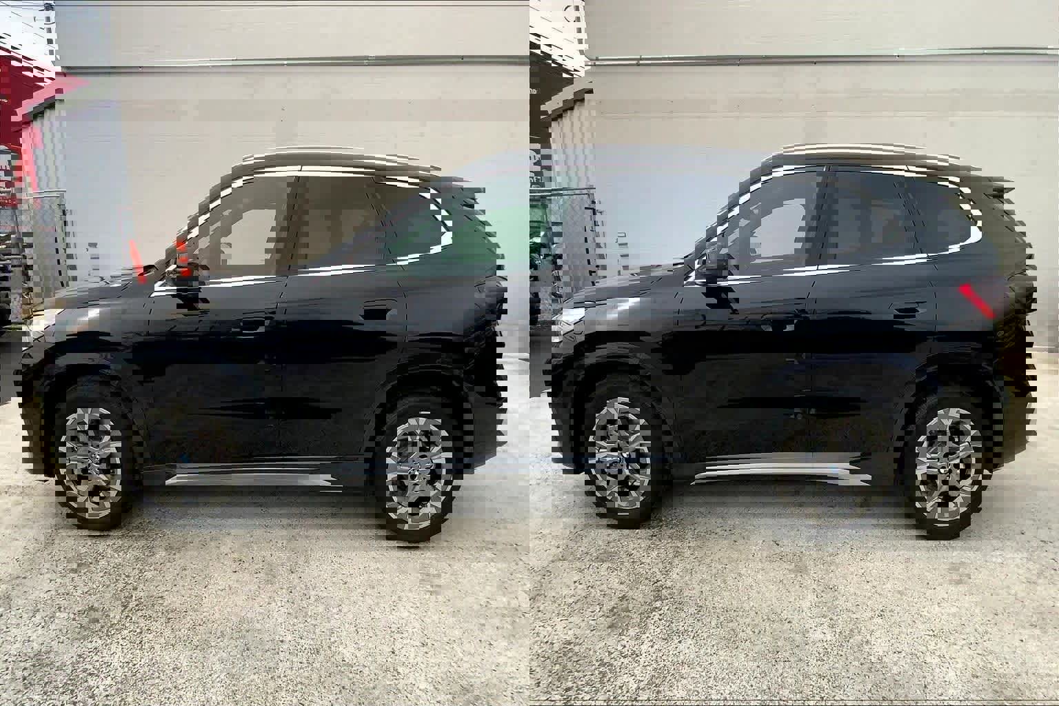 Used 2025 BMW X1 xDrive28i w/ Convenience Package image 4