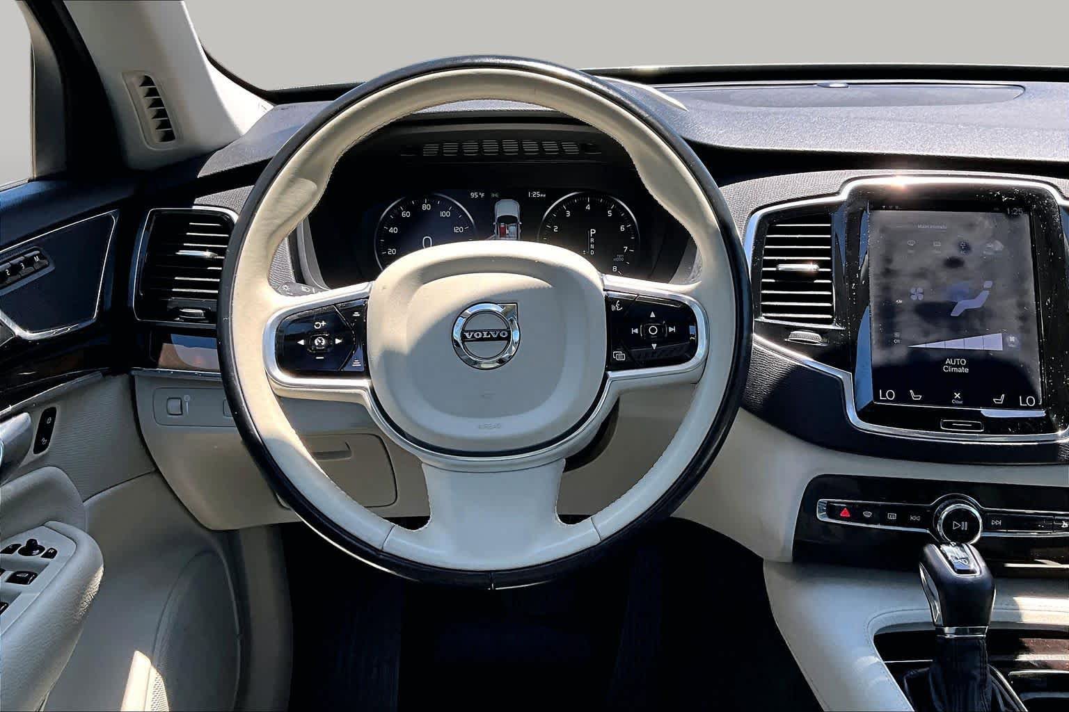 Used 2018 Volvo XC90 T5 Momentum w/ Convenience Package FWD image 6