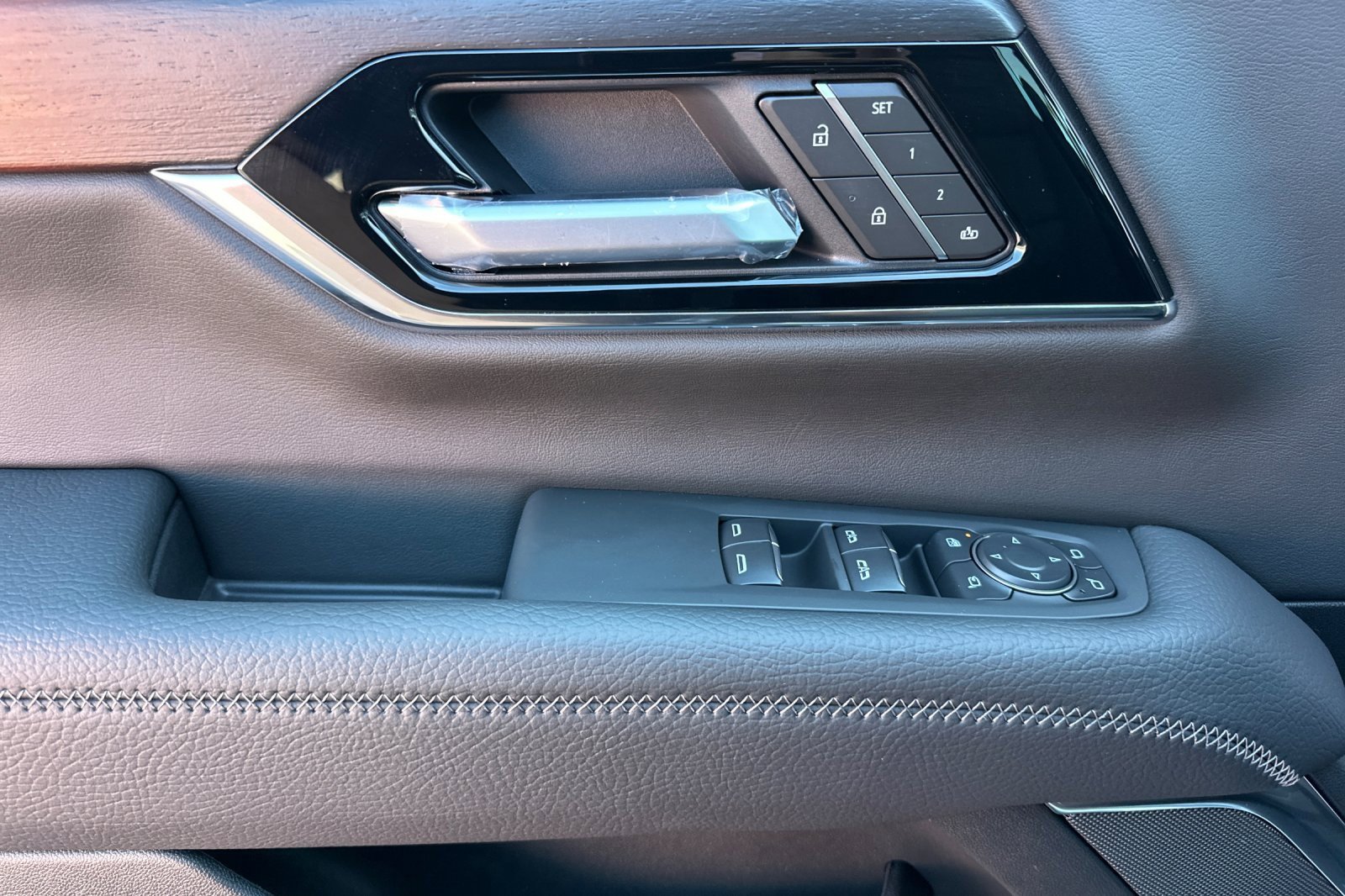 New 2026 GMC Yukon XL Denali image 9