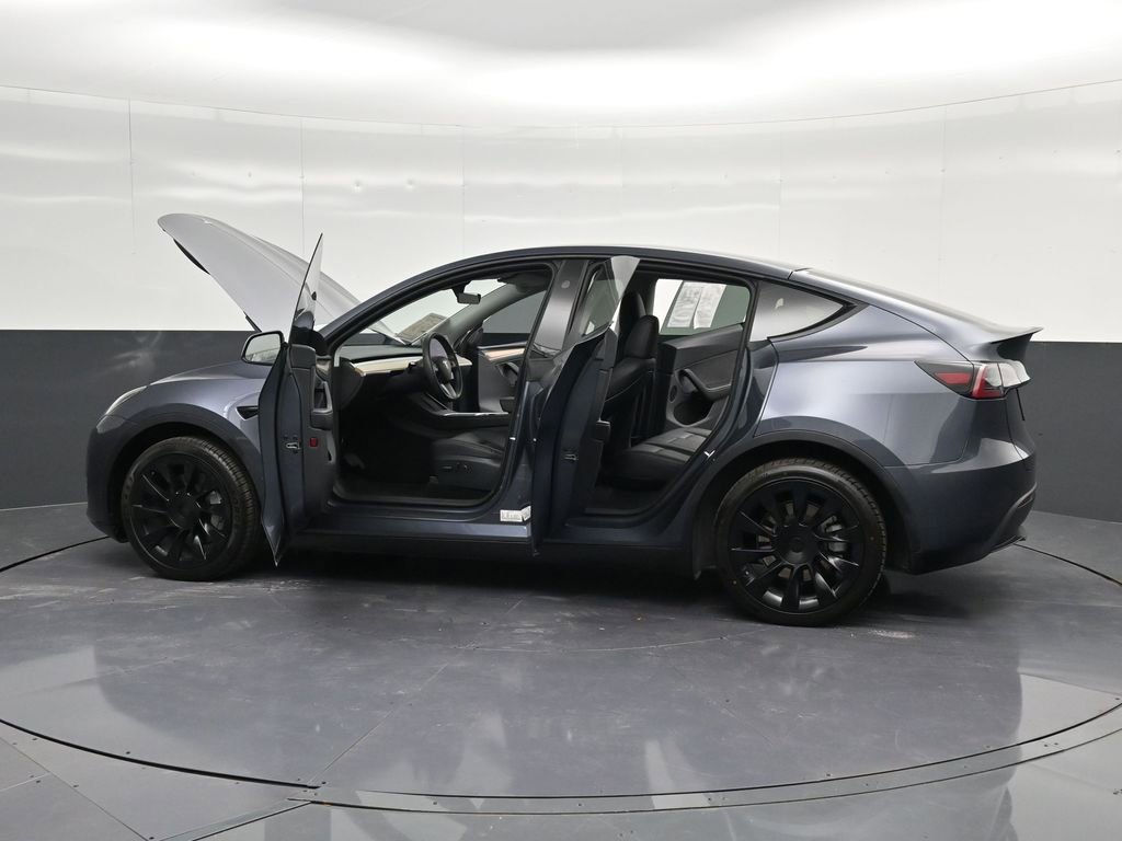 Used 2024 Tesla Model Y Long Range image 38