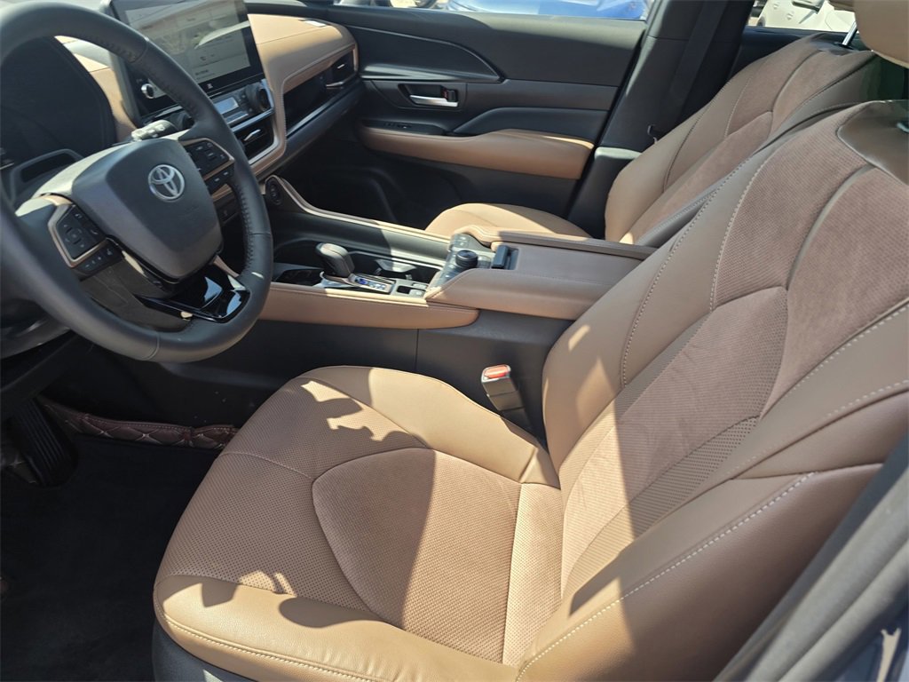 Used 2025 Toyota Grand Highlander AWD Hybrid image 20