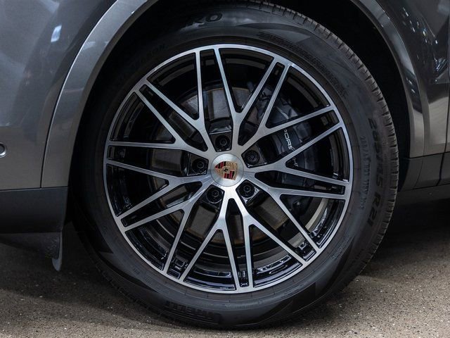 Certified 2025 Porsche Cayenne Coupe AWD/4WD image 16