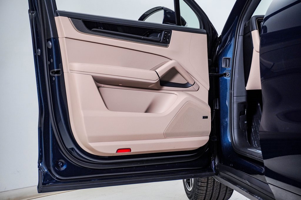 New 2026 Porsche Cayenne S image 25