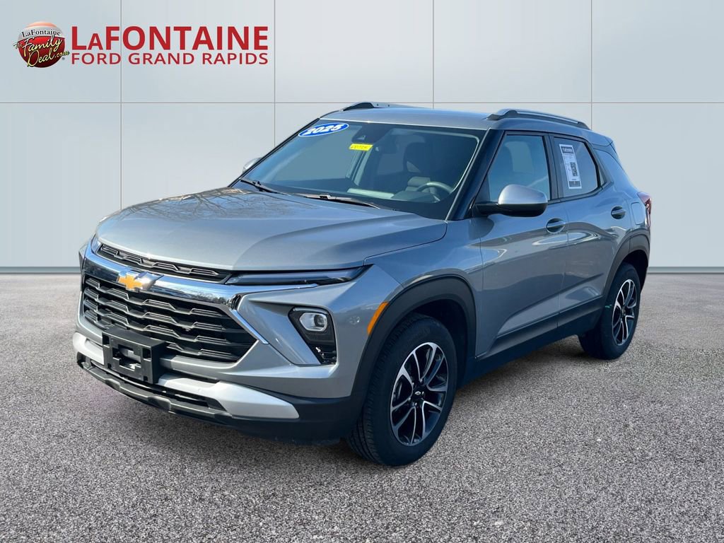 Used 2025 Chevrolet TrailBlazer LT image 1