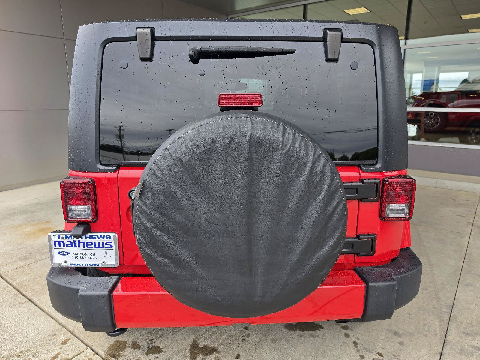 Used 2017 Jeep Wrangler Sahara w/ Connectivity Group AWD/4WD image 3
