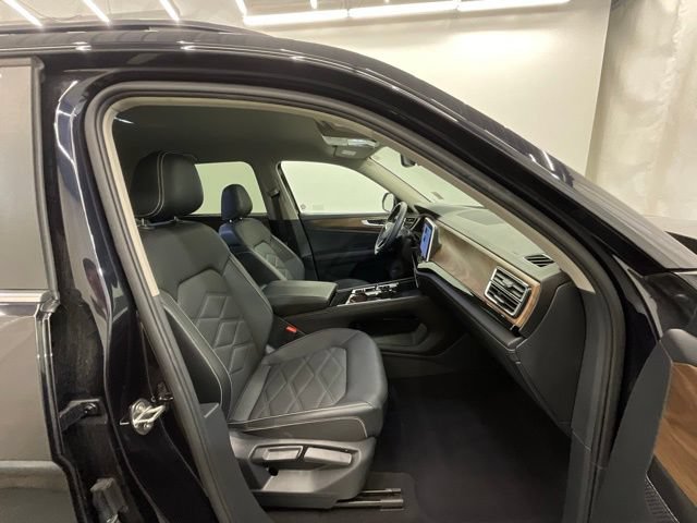 Used 2025 Volkswagen Atlas SE FWD image 23