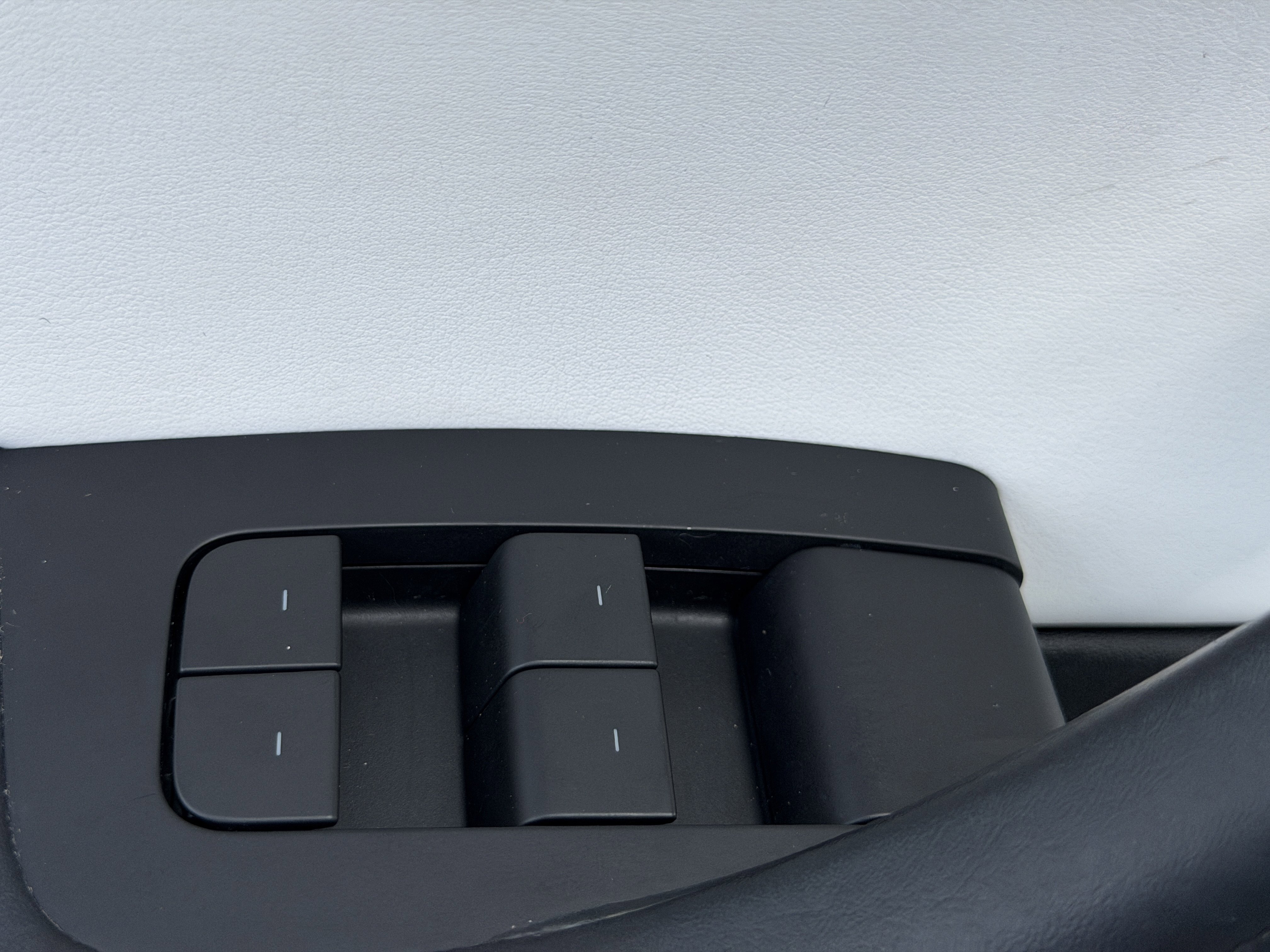 Used 2022 Tesla Model Y Long Range image 23