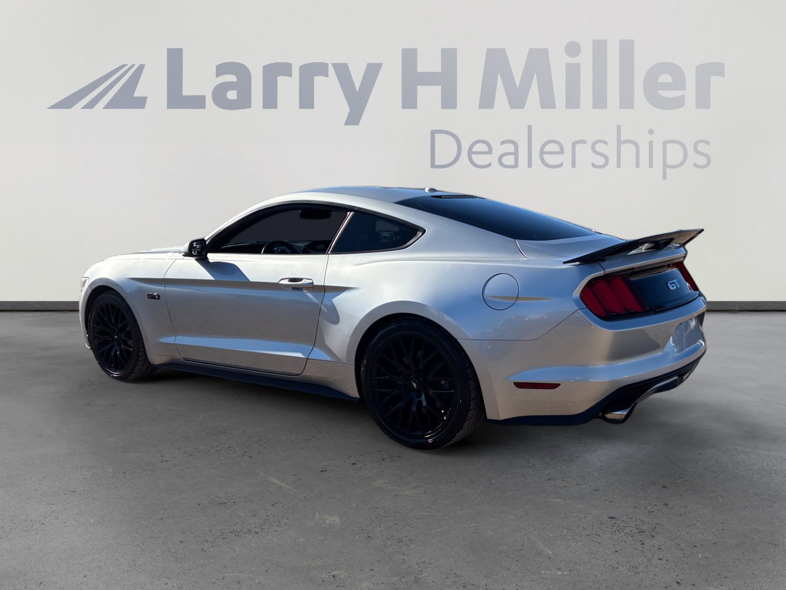 Used 2017 Ford Mustang GT Premium image 3