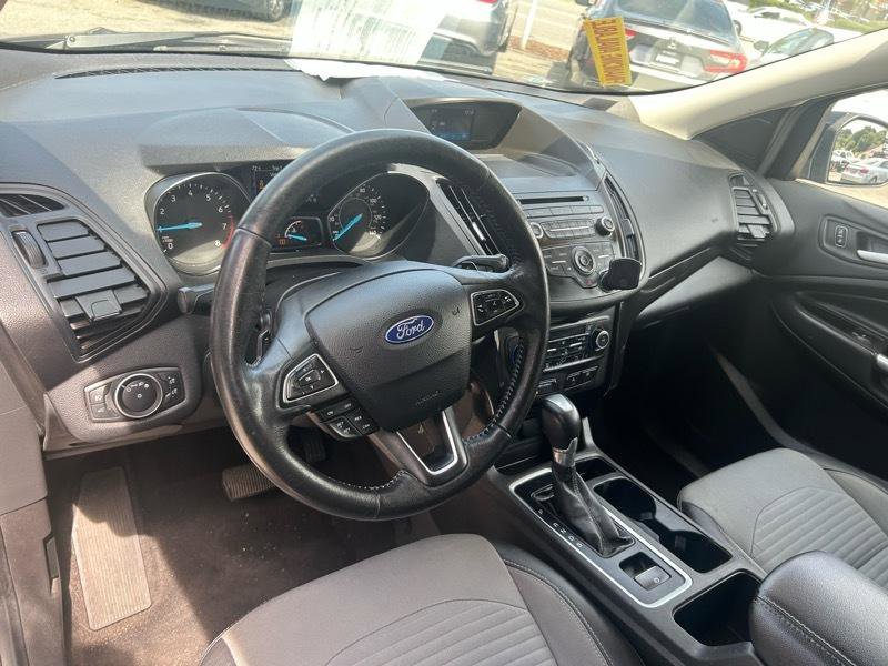 Used 2018 Ford Escape SE w/ SE Sport Appearance Package image 8
