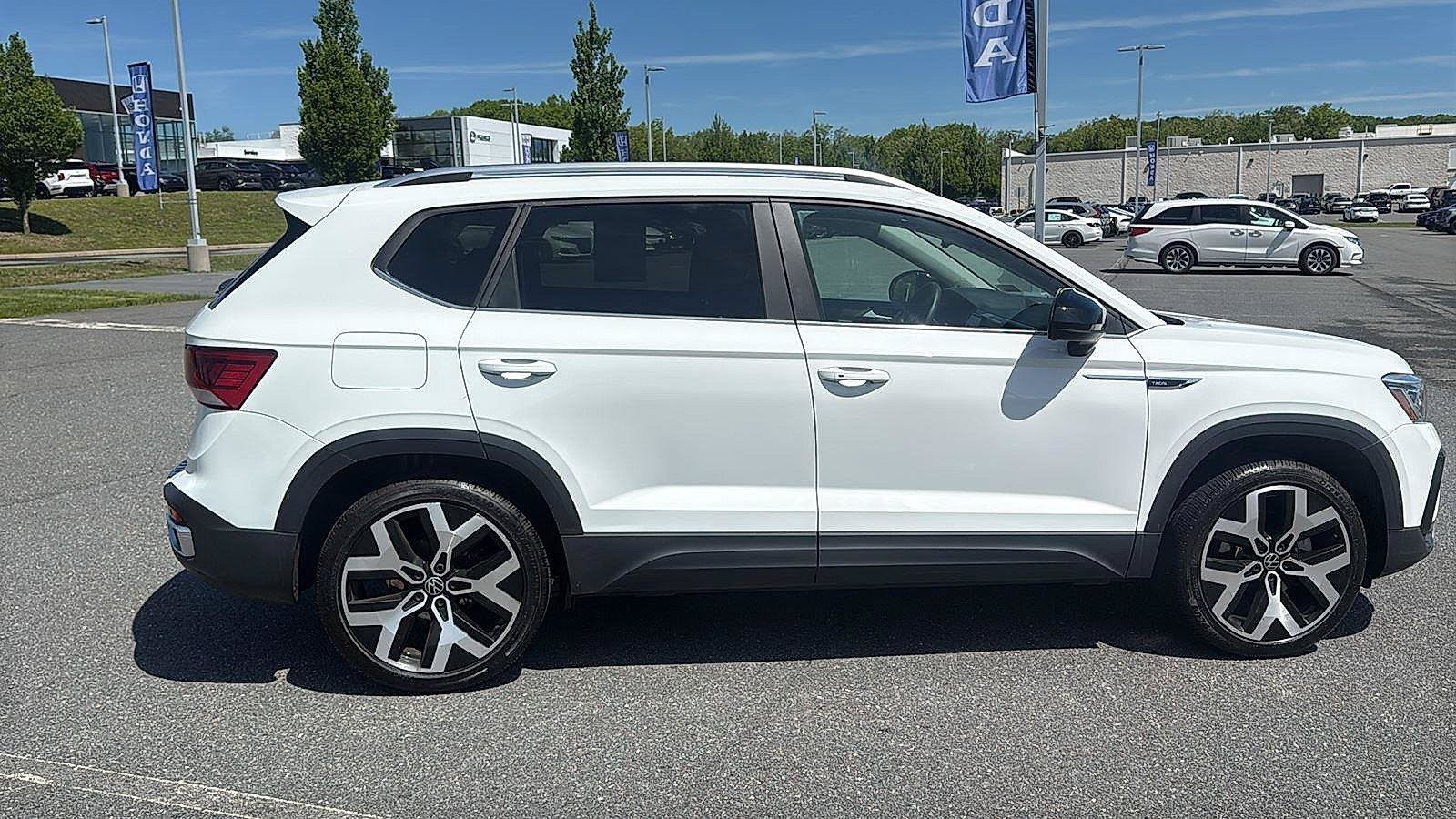 Used 2023 Volkswagen Taos SEL AWD/4WD image 4