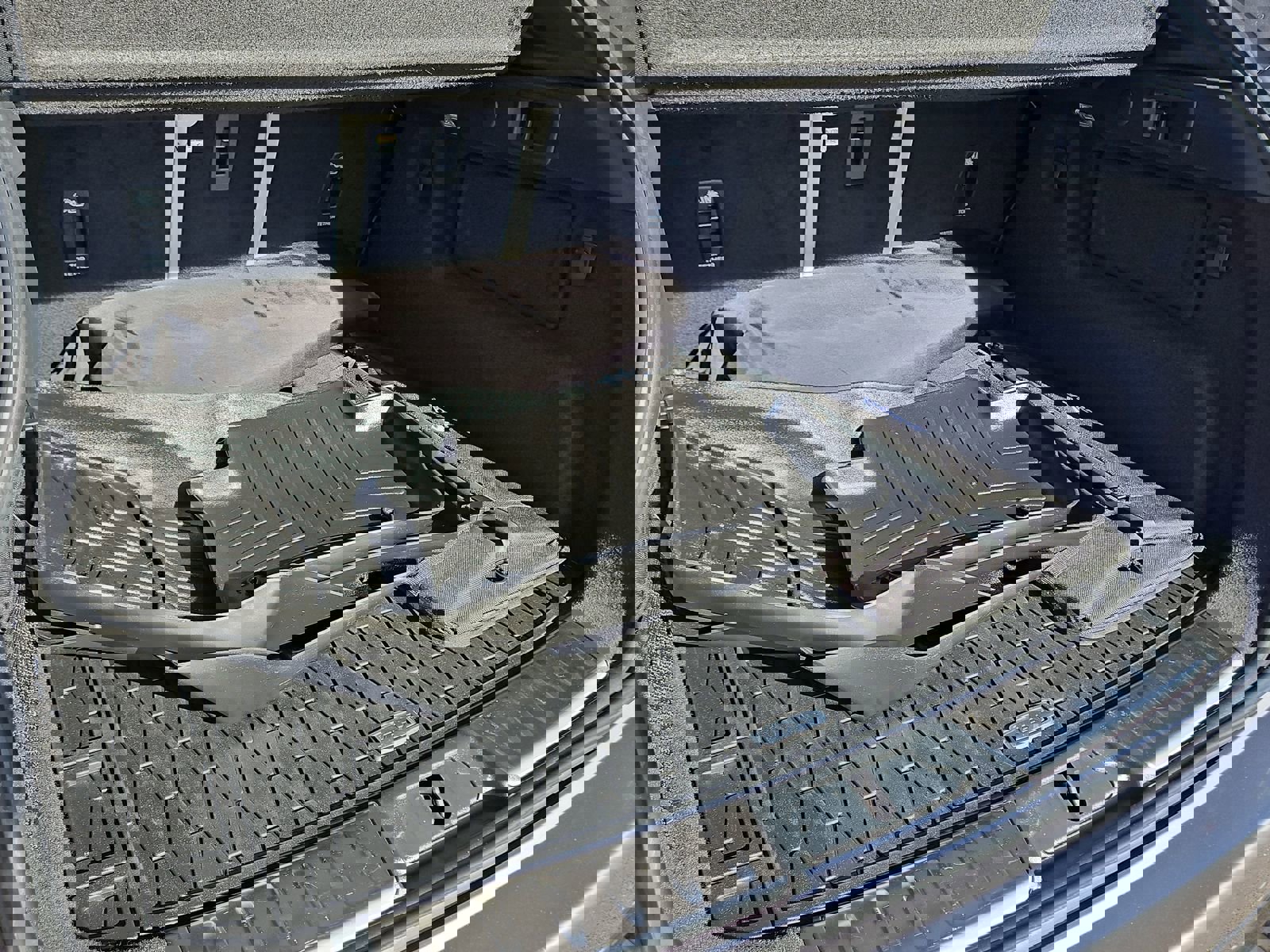 Used 2023 Jaguar F-PACE SVR image 20