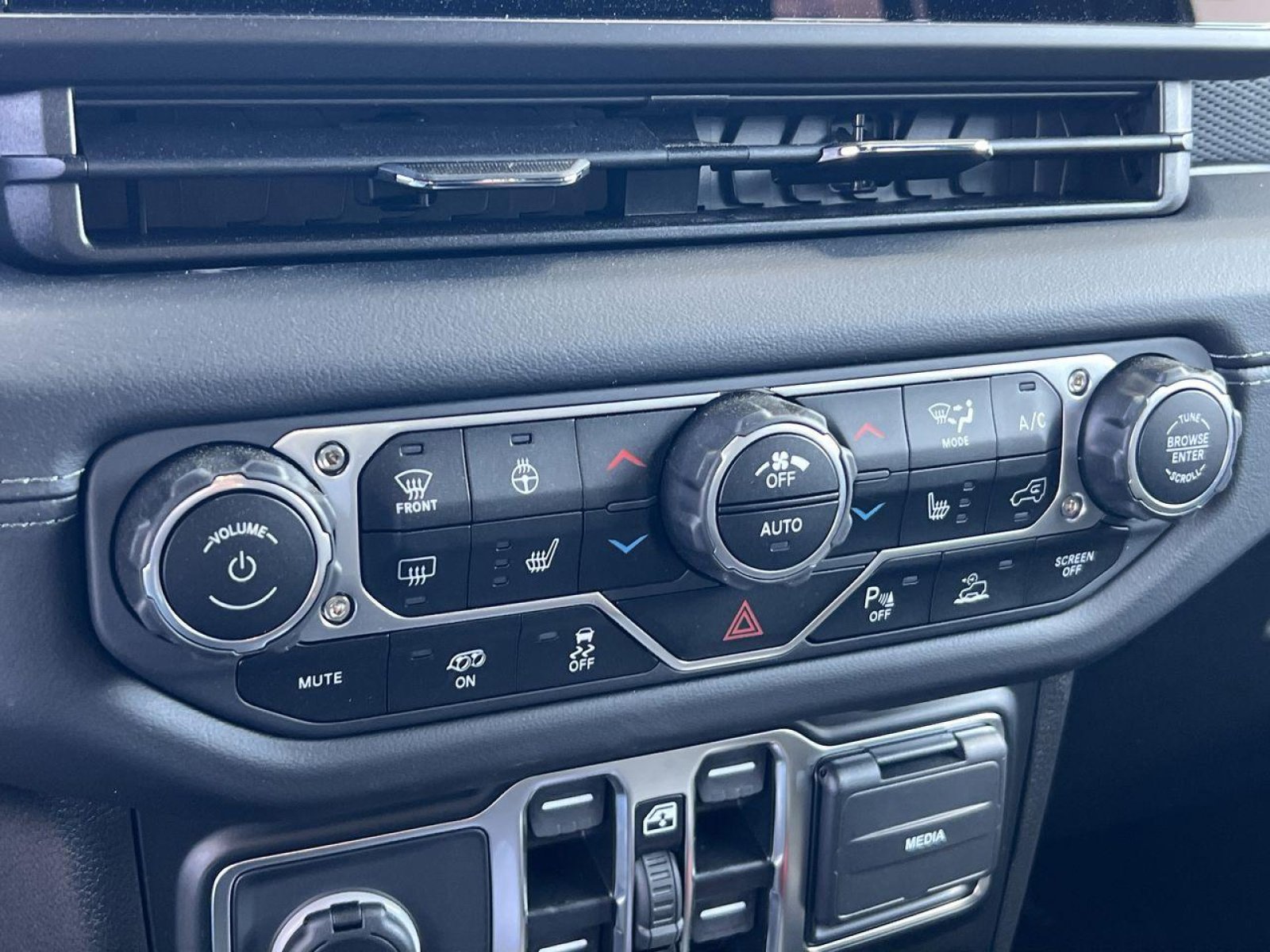 New 2025 Jeep Wrangler Unlimited Rubicon 392 image 13