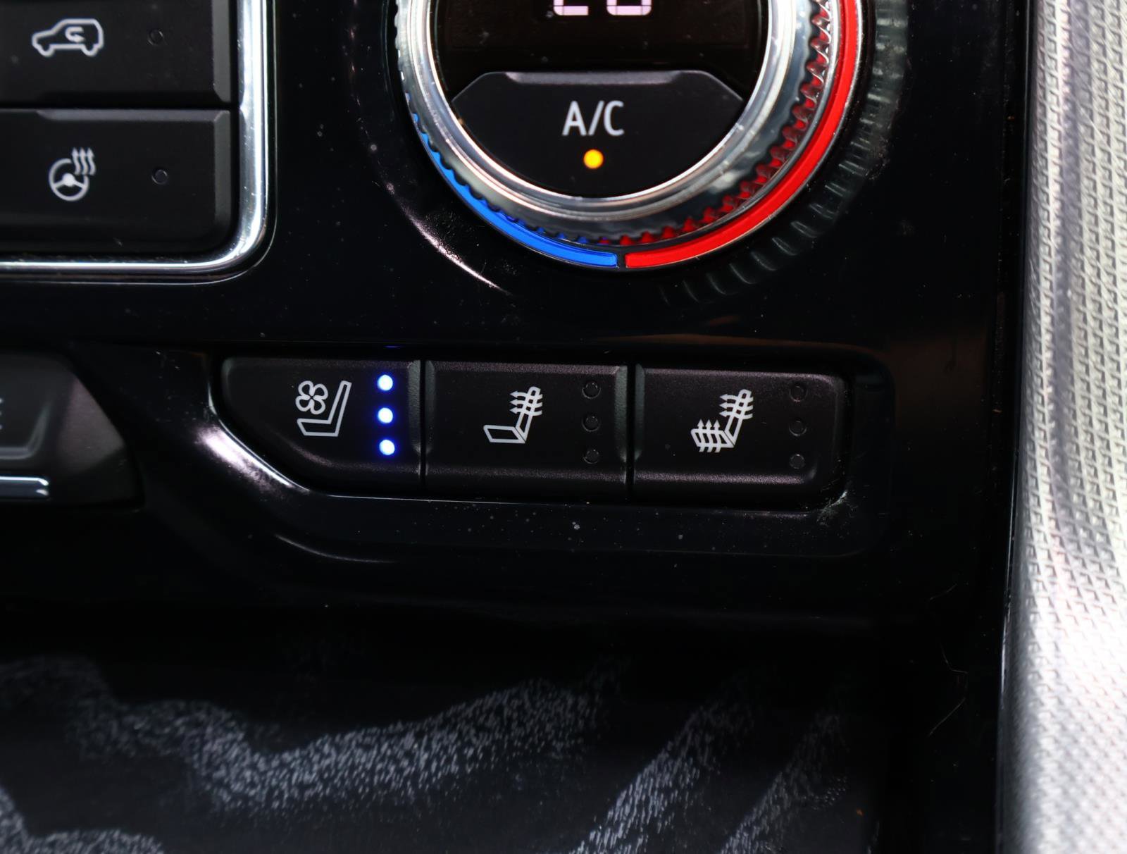 Used 2023 GMC Yukon XL Denali w/ Denali Reserve Package image 31