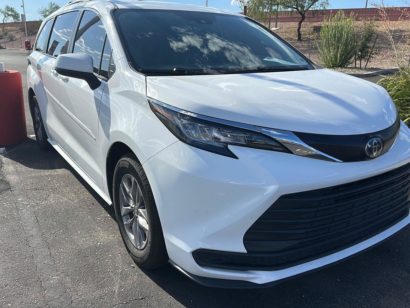 Used 2023 Toyota Sienna LE AWD/4WD image 12