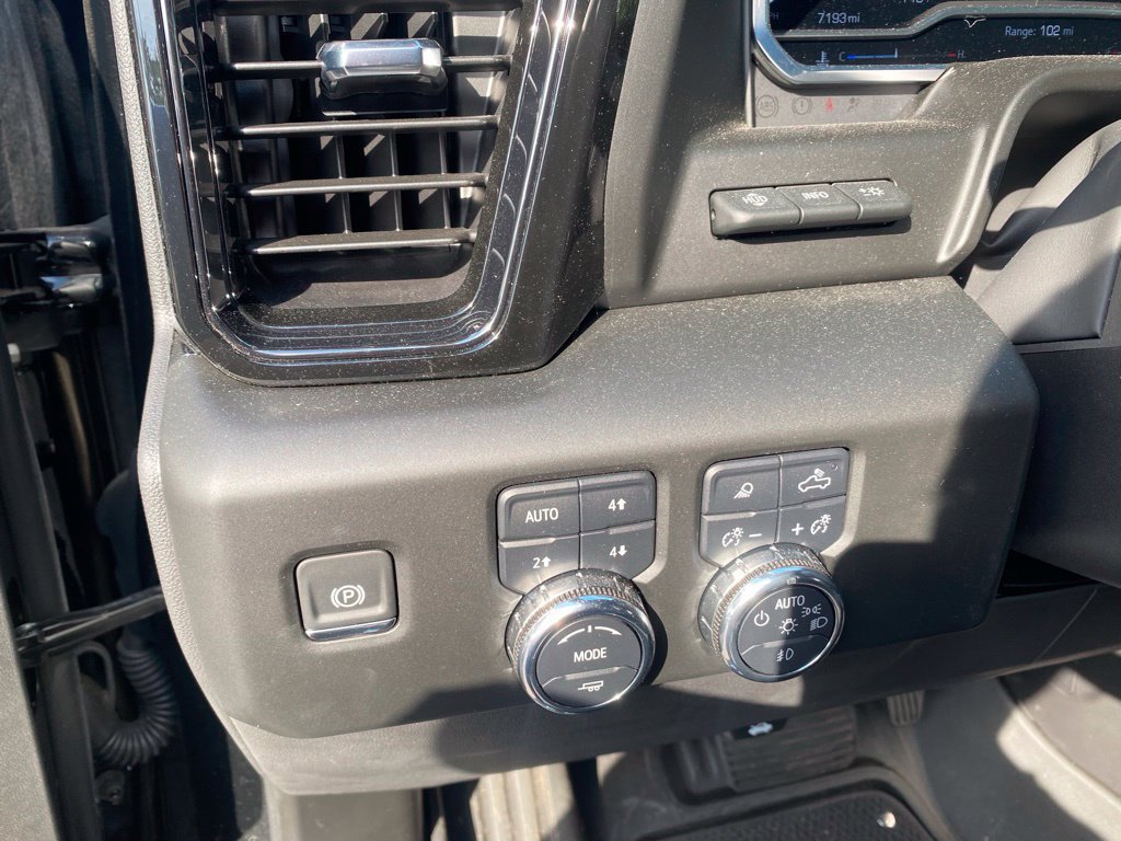 Used 2025 GMC Sierra 1500 AT4 w/ Technology Package AWD/4WD image 19