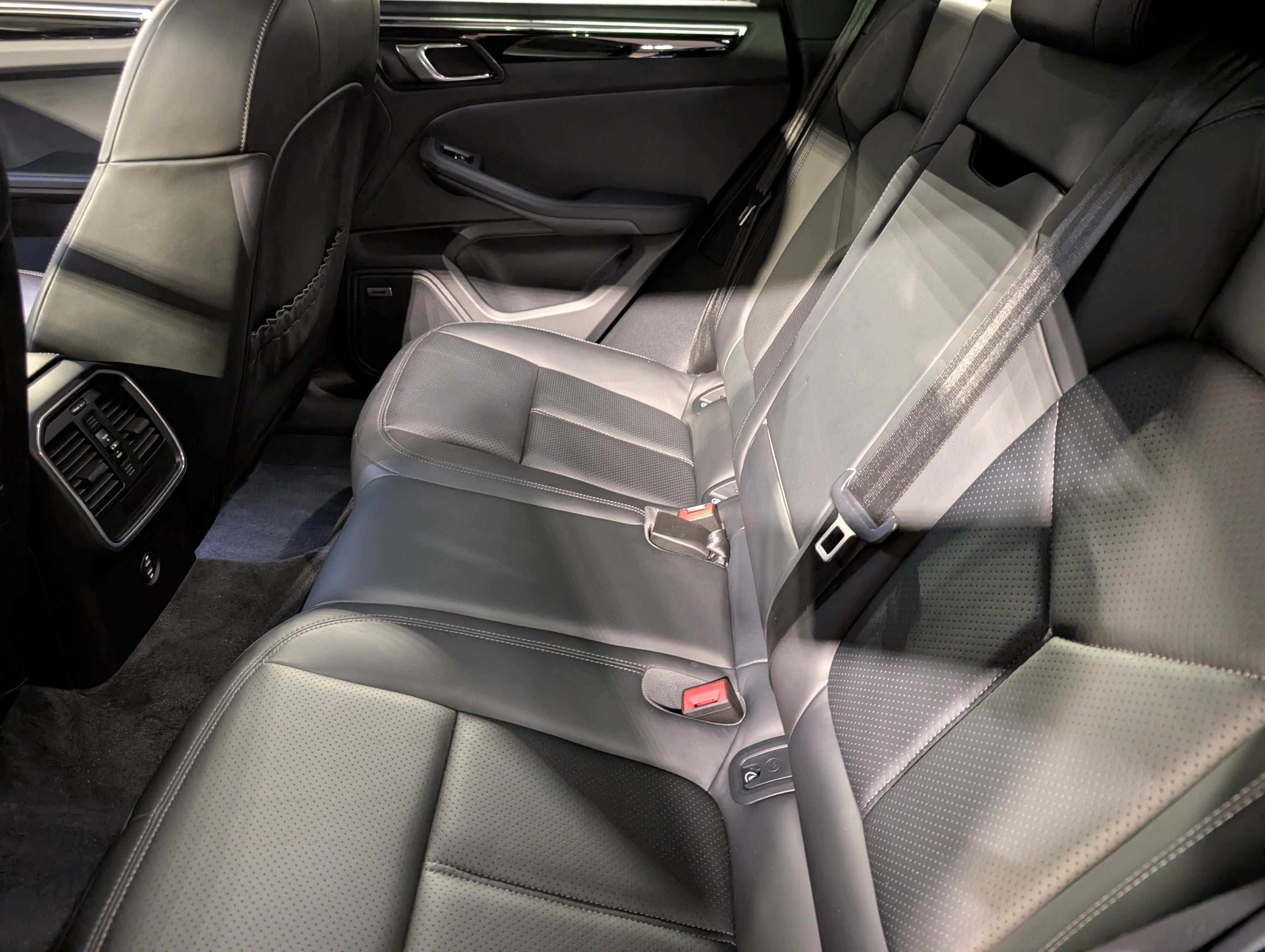 Certified 2021 Porsche Macan S AWD/4WD image 24