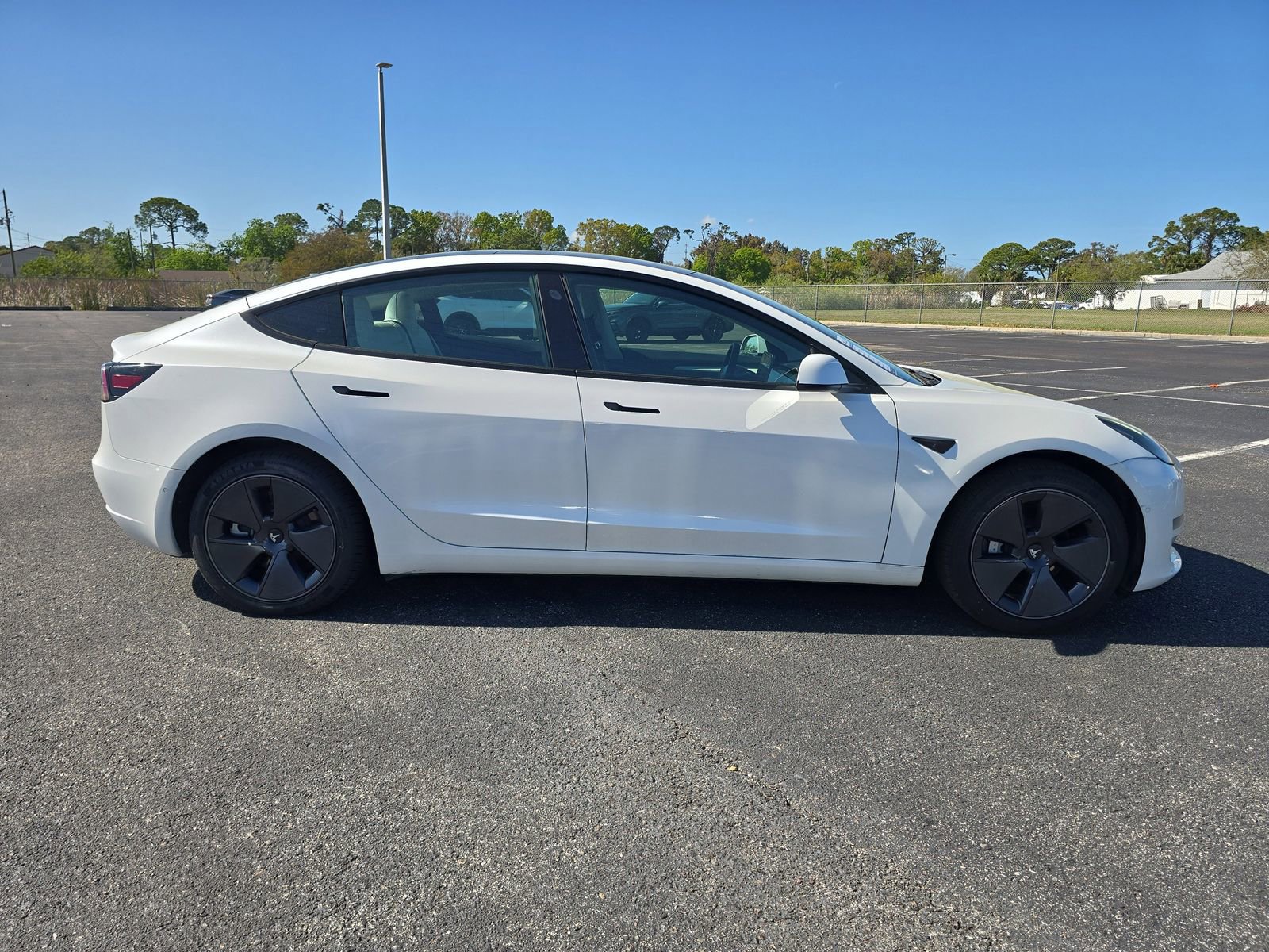 Used 2021 Tesla Model 3 Standard Range Plus image 3