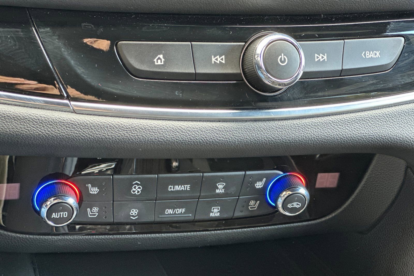 Certified 2023 Buick Enclave Avenir image 22