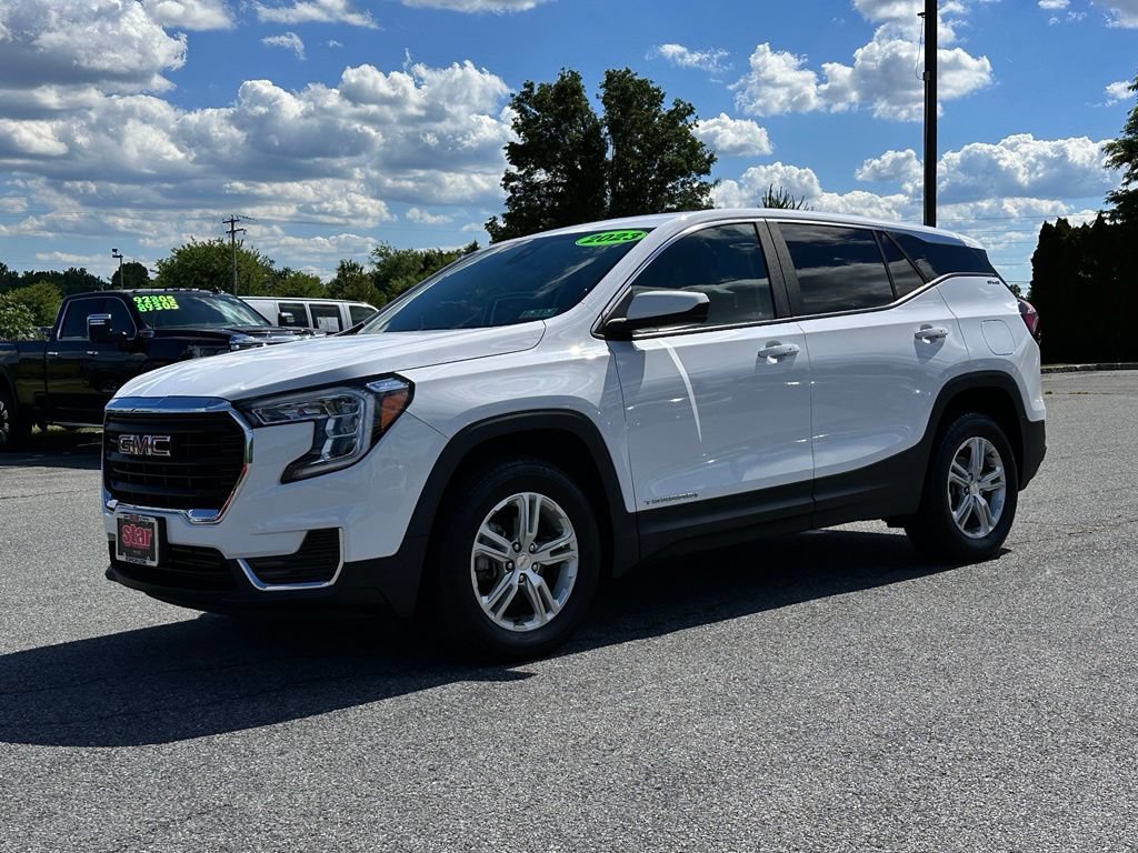 Used 2023 GMC Terrain SLE AWD/4WD image 2