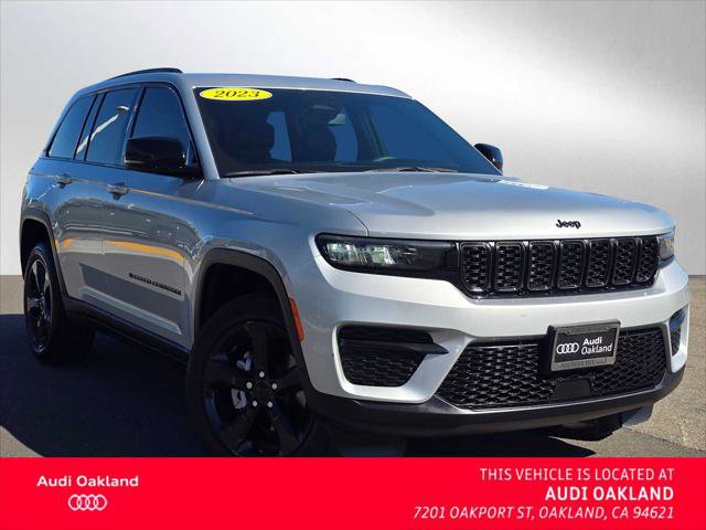 Used 2023 Jeep Grand Cherokee Altitude image 1