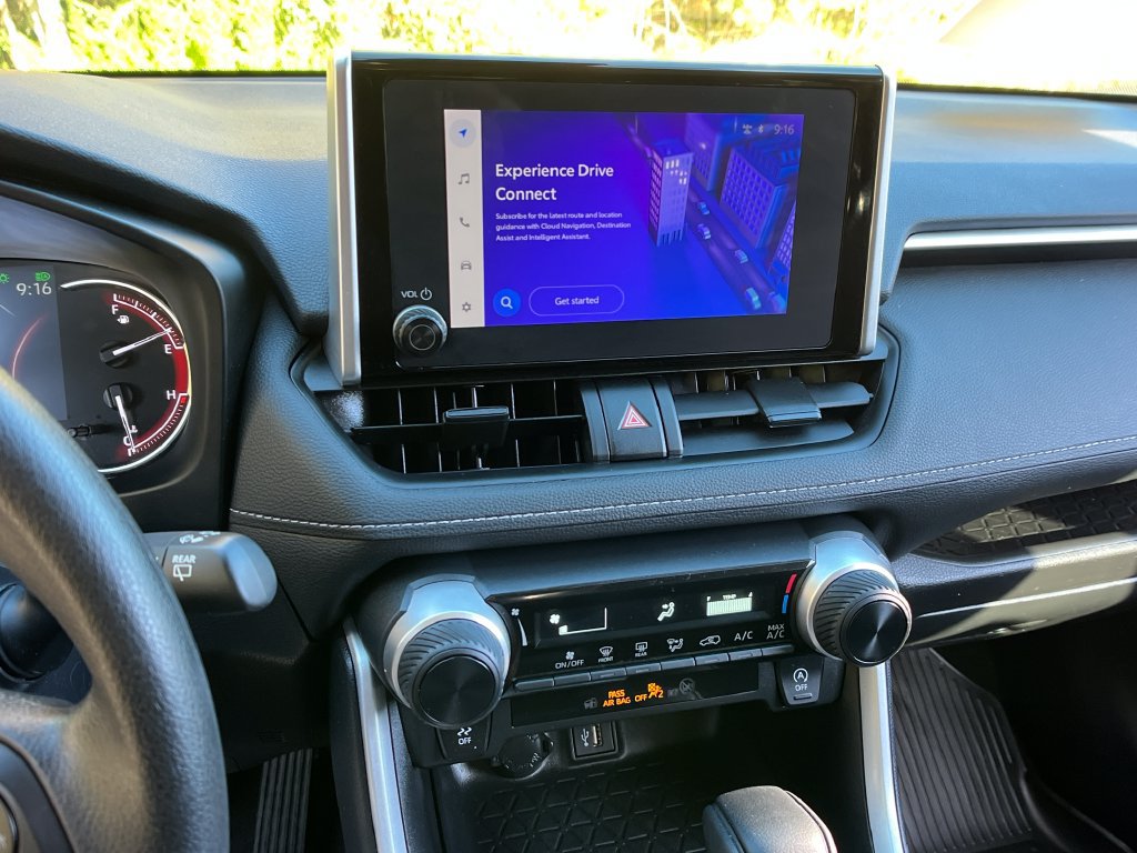 Used 2024 Toyota RAV4 LE AWD/4WD image 16