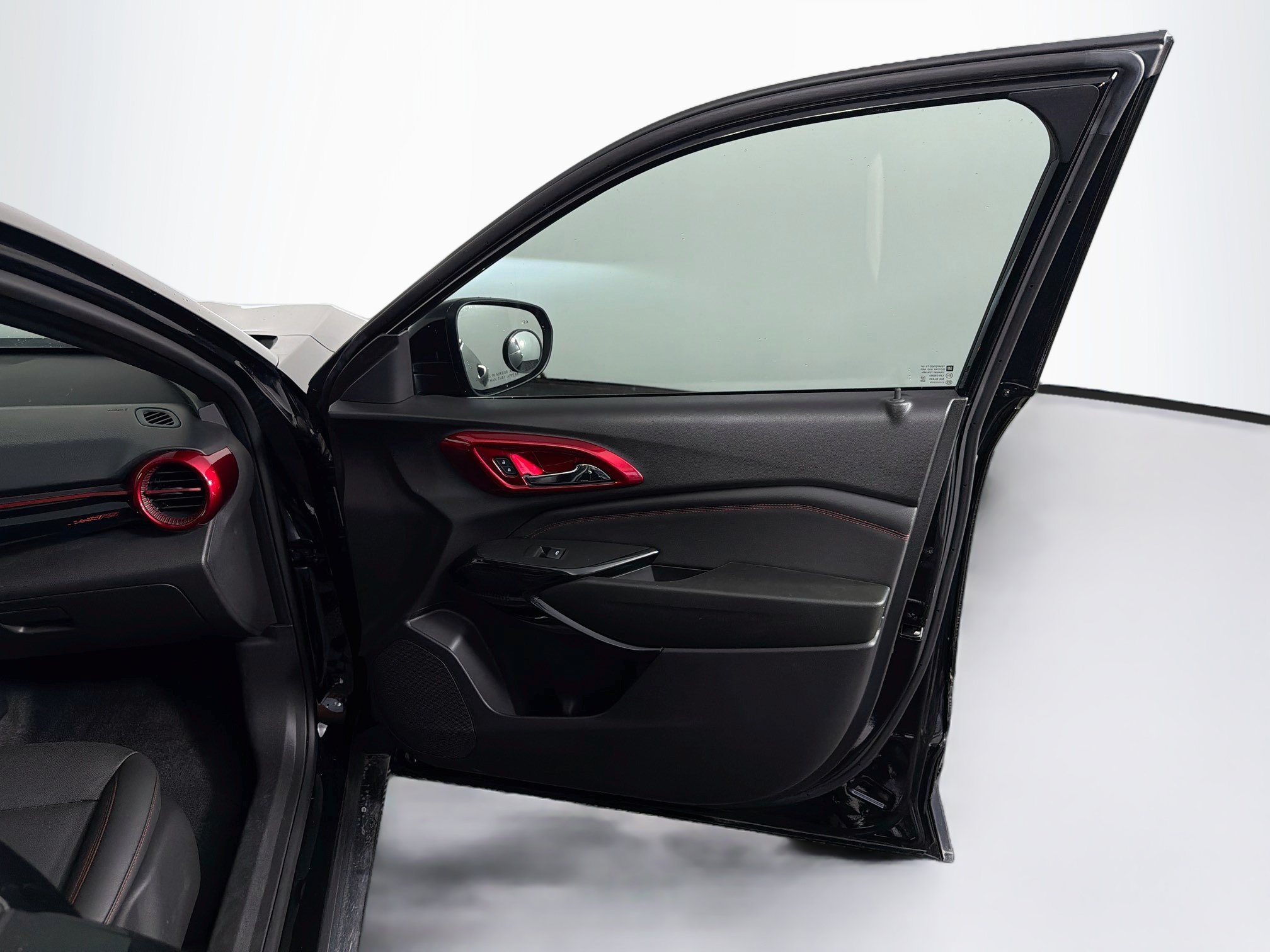 Used 2024 Chevrolet Trax RS w/ Sunroof Package FWD image 34