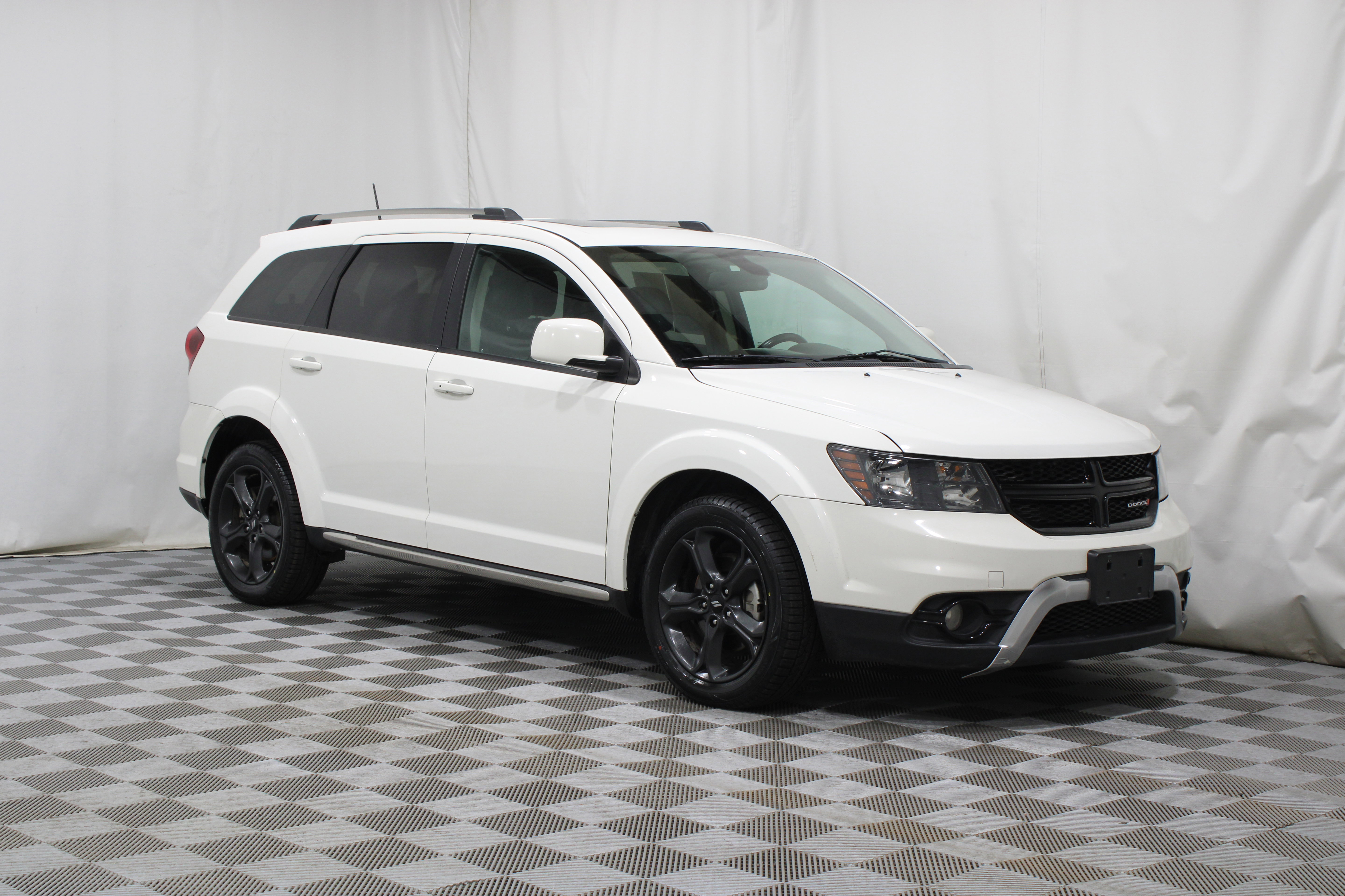 Used 2020 Dodge Journey Crossroad image 1