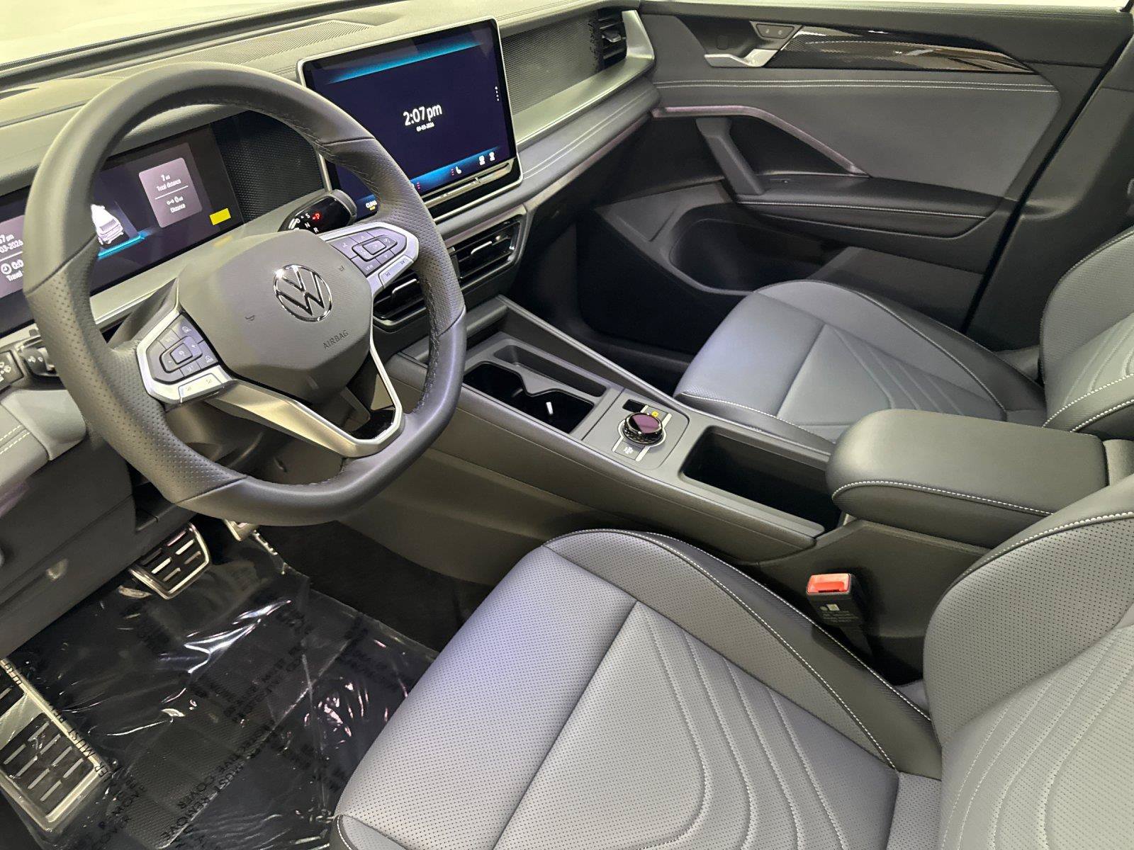 New 2026 Volkswagen Tiguan SE R-Line FWD image 9