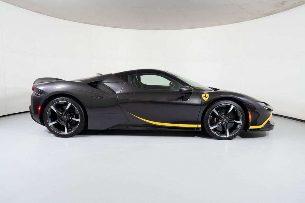 Used 2022 Ferrari SF90 Spider image 20