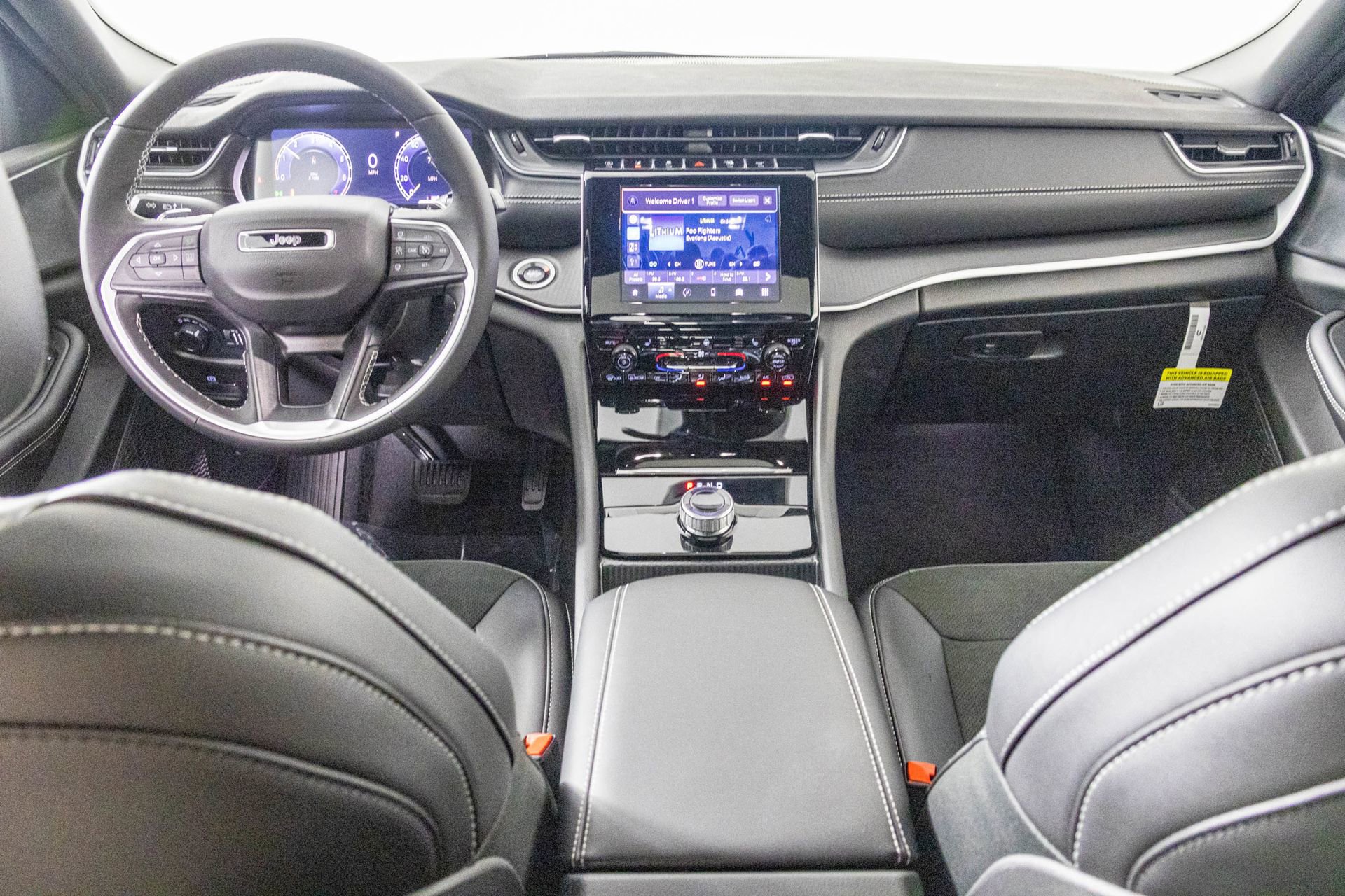 New 2025 Jeep Grand Cherokee L Altitude image 4